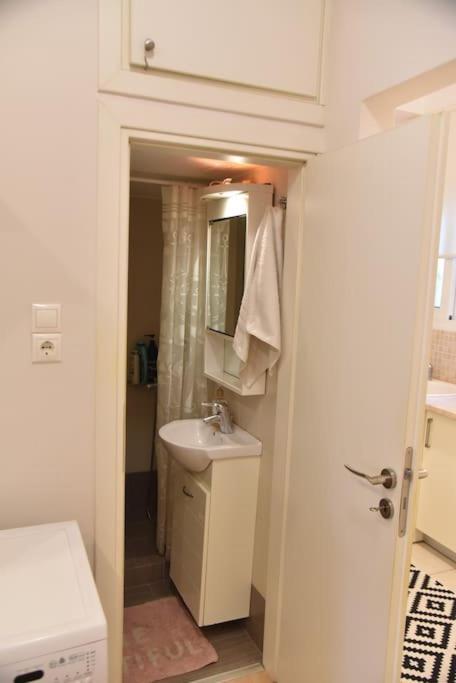 Tiny Treasure Apartment Athena Bagian luar foto