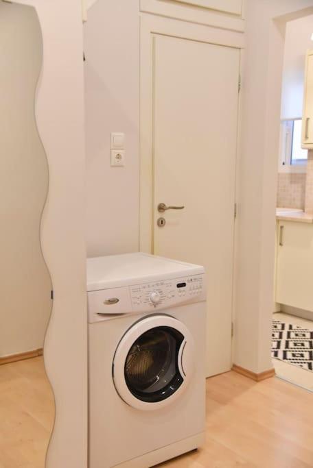 Tiny Treasure Apartment Athena Bagian luar foto